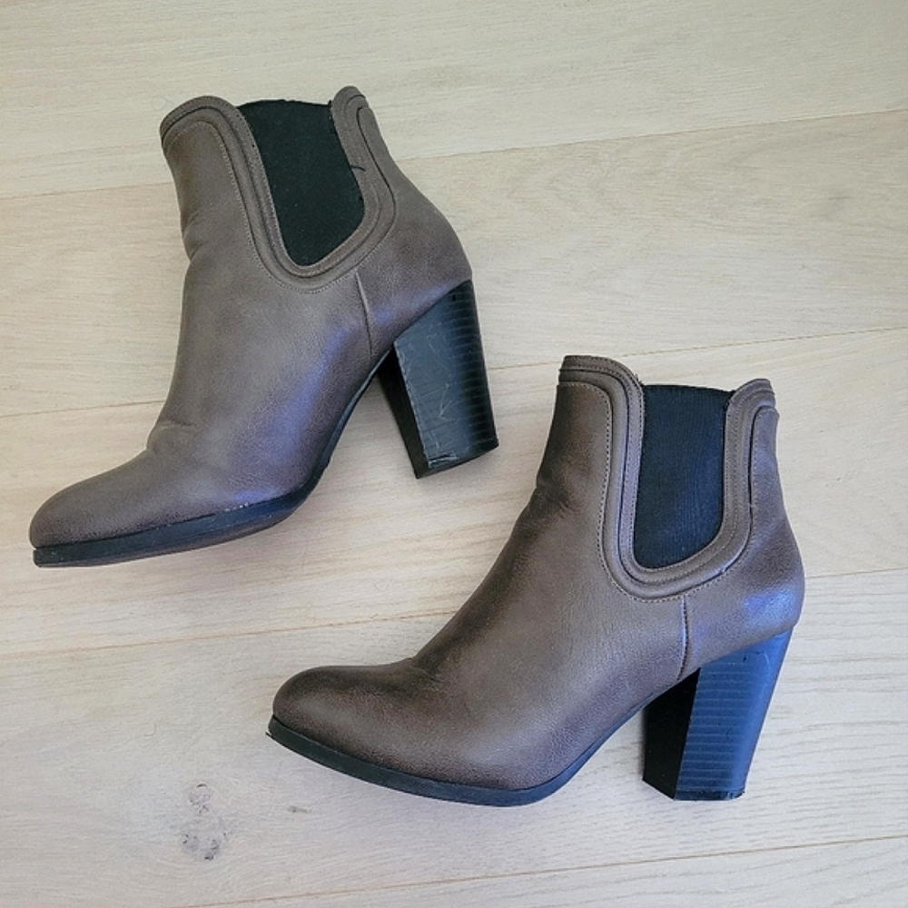 Faux Leather Ankle Boot in Grey/Brown